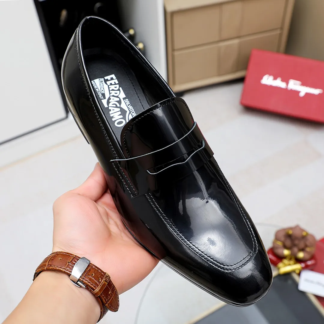 Men's shoes 💰460 🔥Ferragamo's new men's casual slip-on shoes🇨🇳Official website original 1:1 mold, original quality💯Fine workmanship, high-end luxury☘The upper is made of imported Italian first-layer cowhide🌴Luxurious water dyeing🐂Leather lining🍓Rubber wear-resistant and non-slip outsole, breathable and comfortable to wear🍍The first choice for high-grade men, 5 colors available! Code number 38-44 (45.46. Customized)
